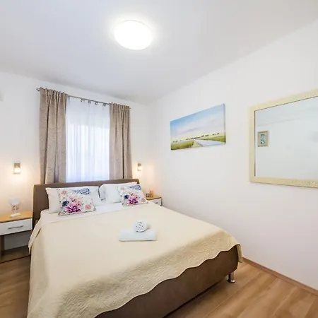 Apartamento With A Parking Space Nin, Zadar - 5936