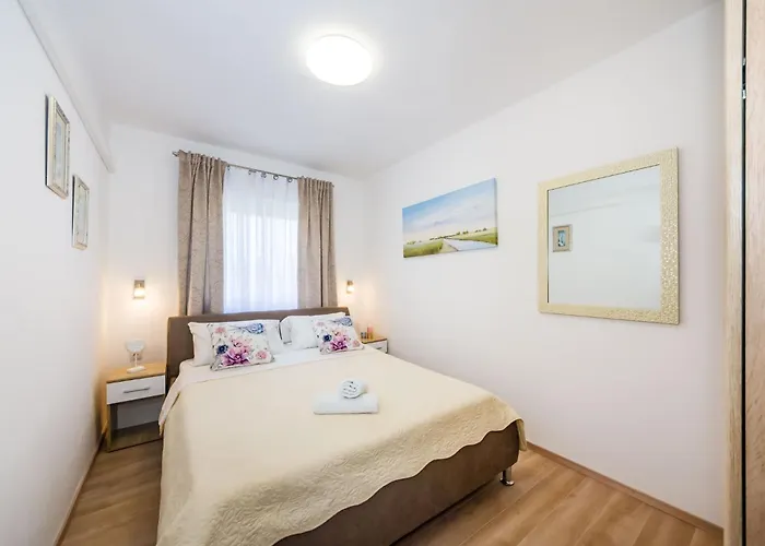 Apartment With Parking Space Nin, Zadar - 5936