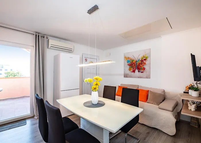 With Parking Space Nin, Zadar - 5936 דירה