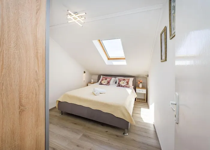 With Parking Space Nin, Zadar - 5936 דירה