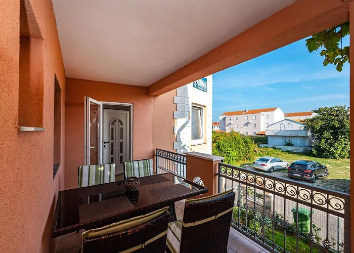 With Parking Space Nin, Zadar - 5936 דירה